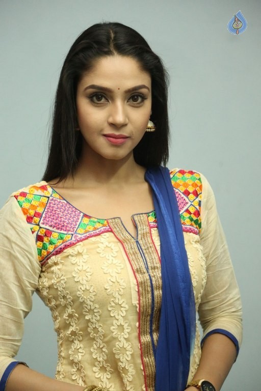 Angana Roy New Pics - 30 / 40 photos