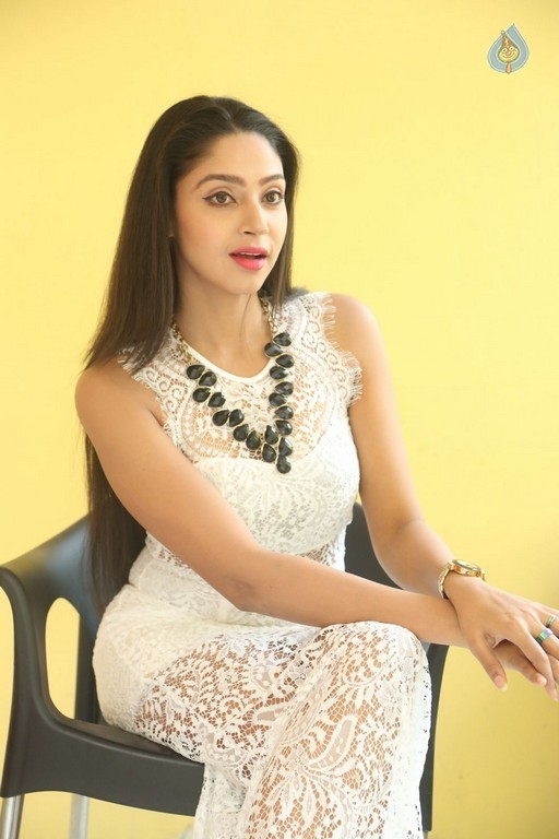 Angana Roy New Stills - 11 / 34 photos
