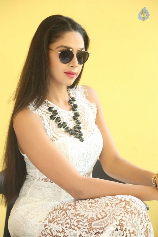 Angana Roy New Stills - 17 / 34 photos