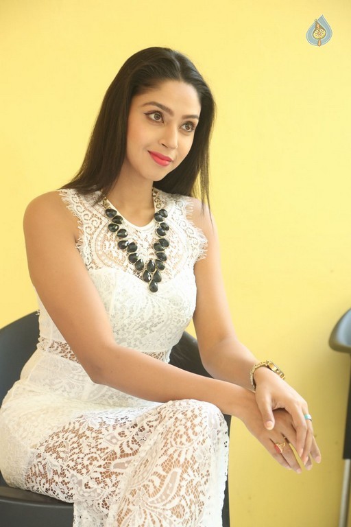 Angana Roy New Stills - 27 / 34 photos
