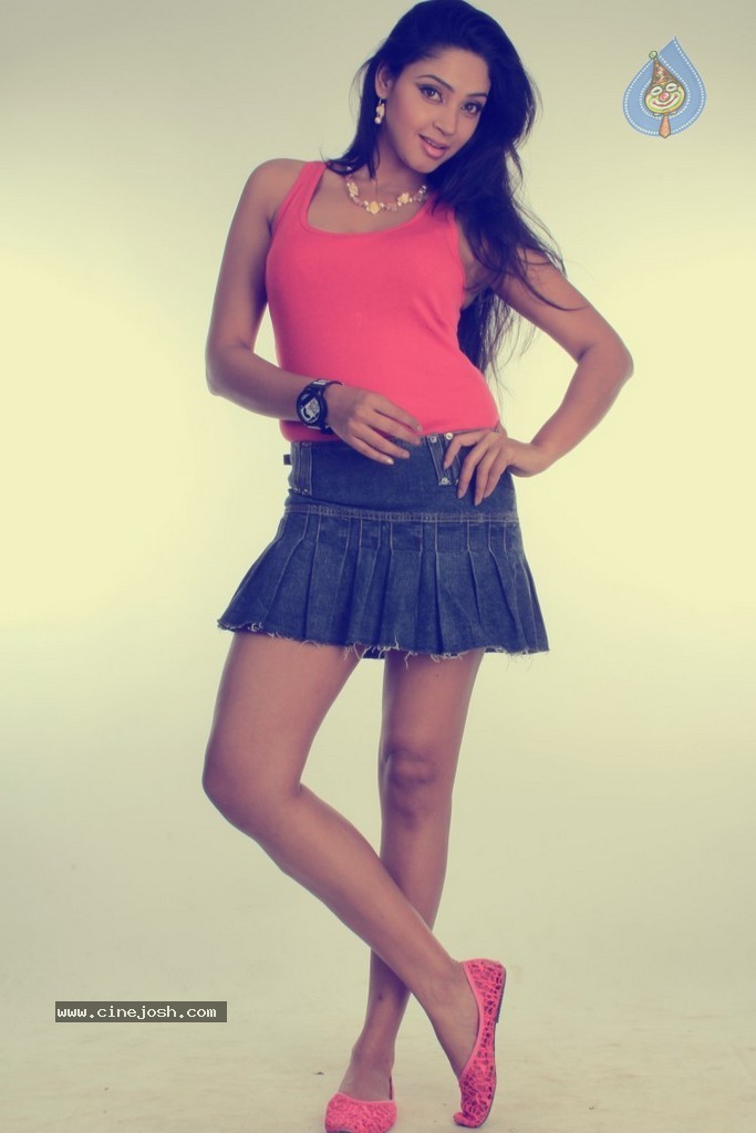 Angana Roy New Stills - 14 / 18 photos