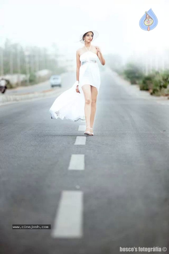 Angana Roy New Stills - 17 / 18 photos