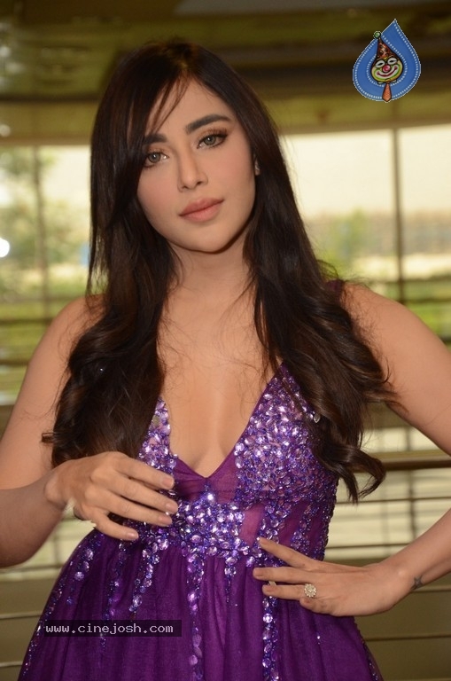 Angela Krislinzki Latest Pics - 37 / 42 photos