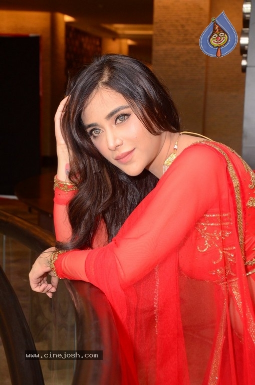 Angela Krislinzki New Pics - 1 / 21 photos