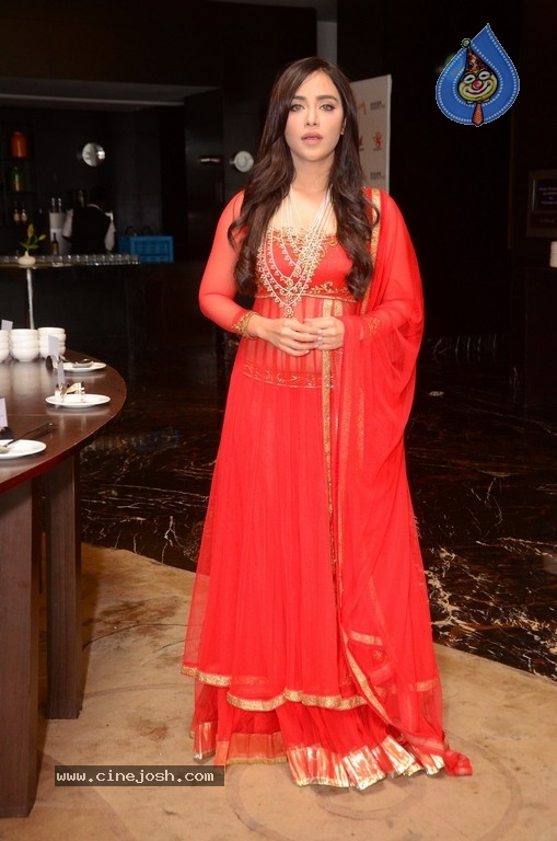 Angela Krislinzki New Pics - 2 / 21 photos