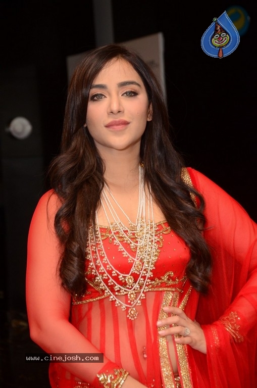Angela Krislinzki New Pics - 12 / 21 photos
