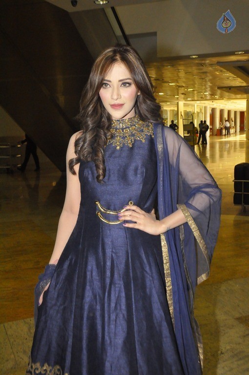 Angela Krislinzki New Stills - 14 / 21 photos