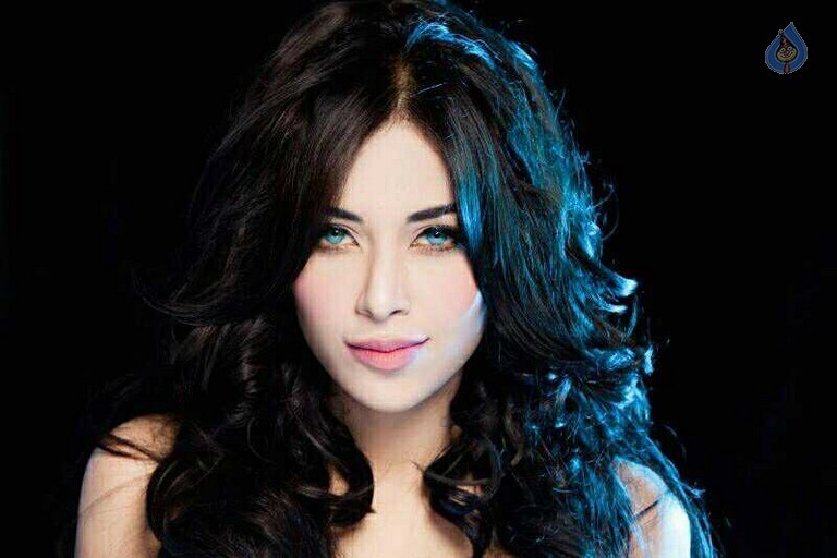 Angela Krislinzki Portfolio - 1 / 29 photos