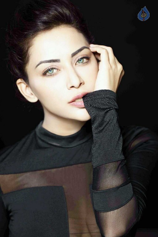 Angela Krislinzki Portfolio - 22 / 29 photos