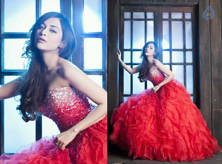 Angela Krislinzki Portfolio - 26 / 29 photos