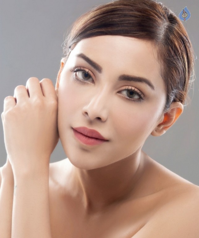 Angela Krislinzki Portfolio - 29 / 29 photos