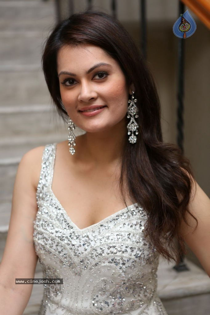 Angela Kumar Hot Stills - 5 / 151 photos