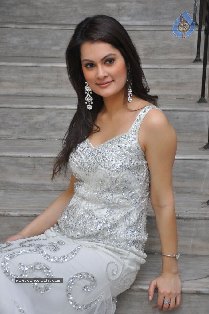 Angela Kumar Hot Stills - 104 / 151 photos