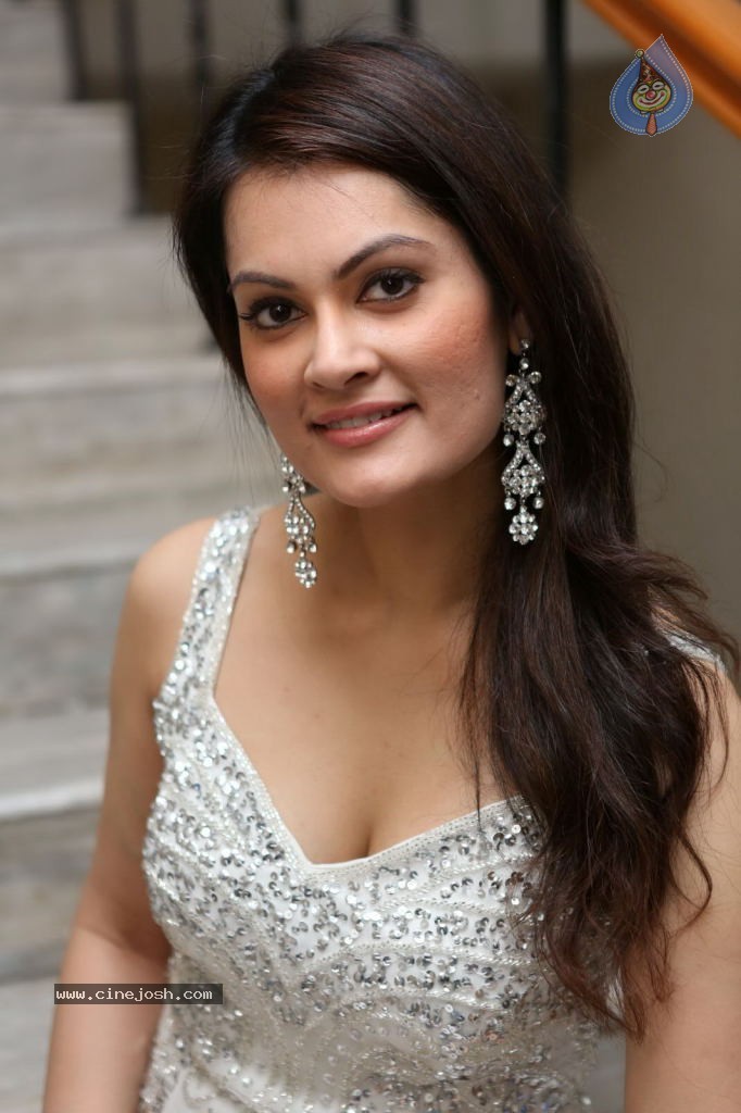 Angela Kumar Hot Stills - 106 / 151 photos