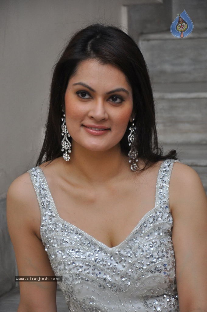 Angela Kumar Hot Stills - 128 / 151 photos