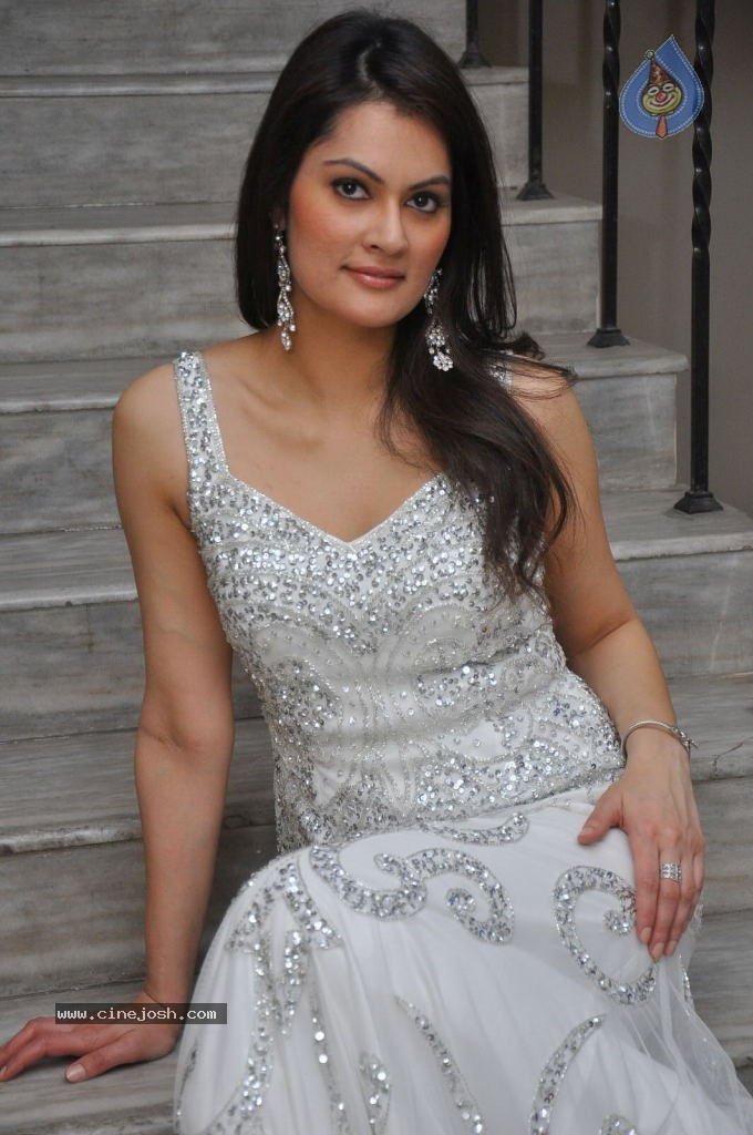 Angela Kumar Hot Stills - 151 / 151 photos