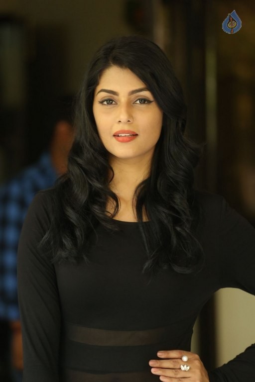 Anisha Ambrose New Photos - 24 / 40 photos
