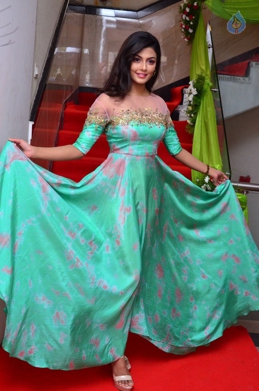 Anisha Ambrose New Stills - 12 / 21 photos