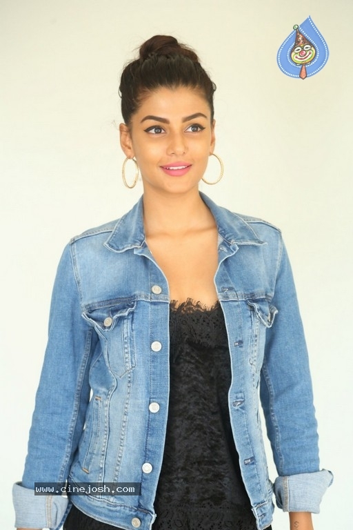 Anisha Ambrose Stills - 18 / 42 photos