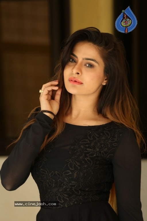 Anitha Raghav Latest Photos - 20 / 21 photos