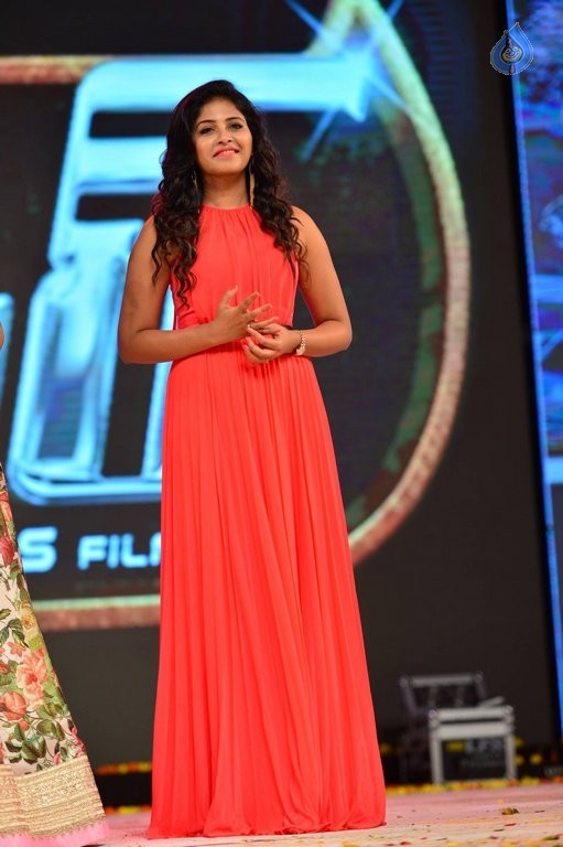 Anjali at Dictator Audio Launch - 12 / 21 photos
