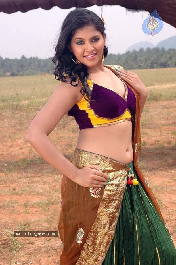 Anjali Hot Stills - 13 / 25 photos