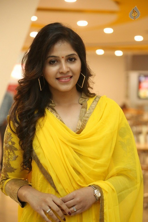 Anjali Latest Images - 32 / 39 photos