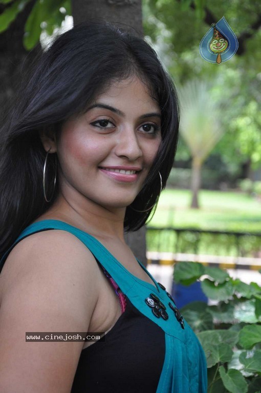 Anjali Latest Stills - 5 / 41 photos