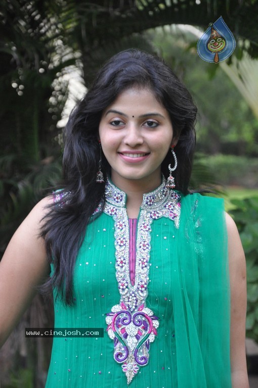 Anjali Latest Stills - 9 / 41 photos