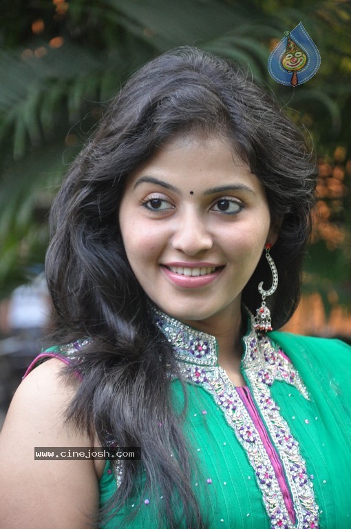 Anjali Latest Stills - 13 / 41 photos