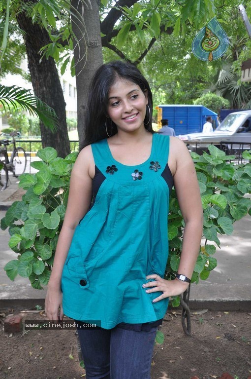 Anjali Latest Stills - 15 / 41 photos