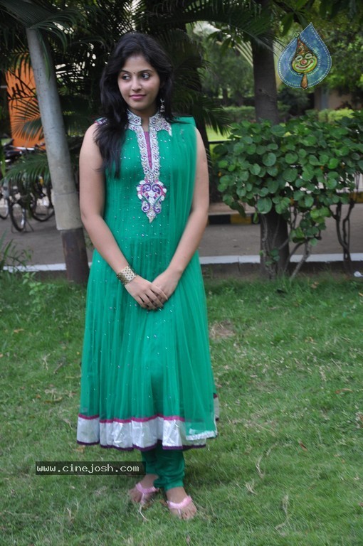 Anjali Latest Stills - 21 / 41 photos