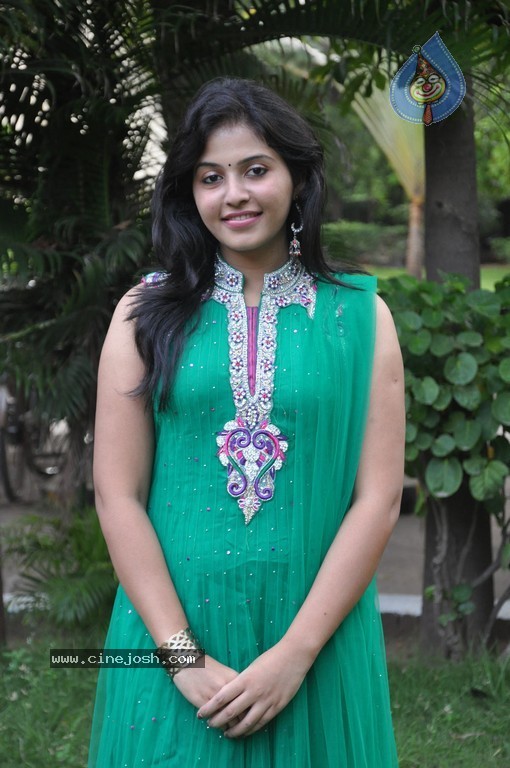 Anjali Latest Stills - 29 / 41 photos