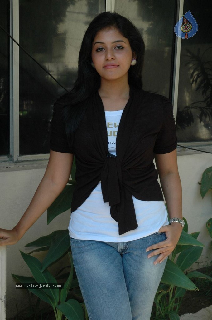 Anjali Latest Stills - 30 / 41 photos