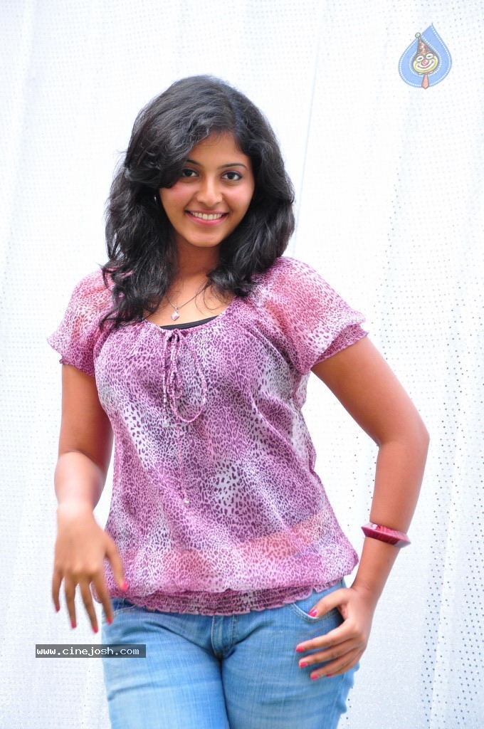 Anjali Latest Stills - 32 / 72 photos