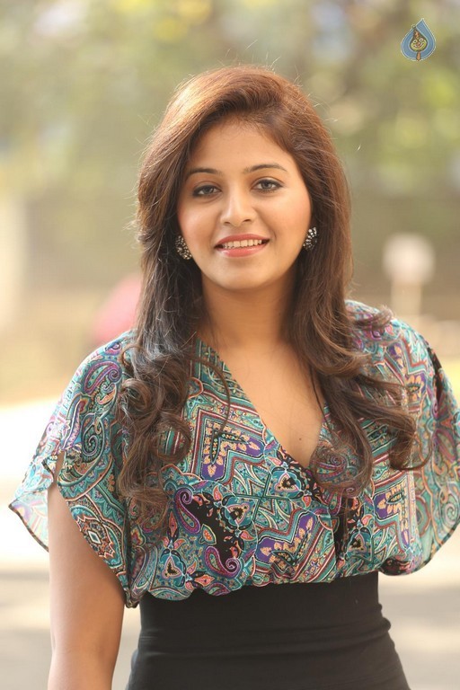 Anjali New Photos - 18 / 57 photos