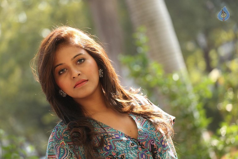 Anjali New Photos - 24 / 57 photos