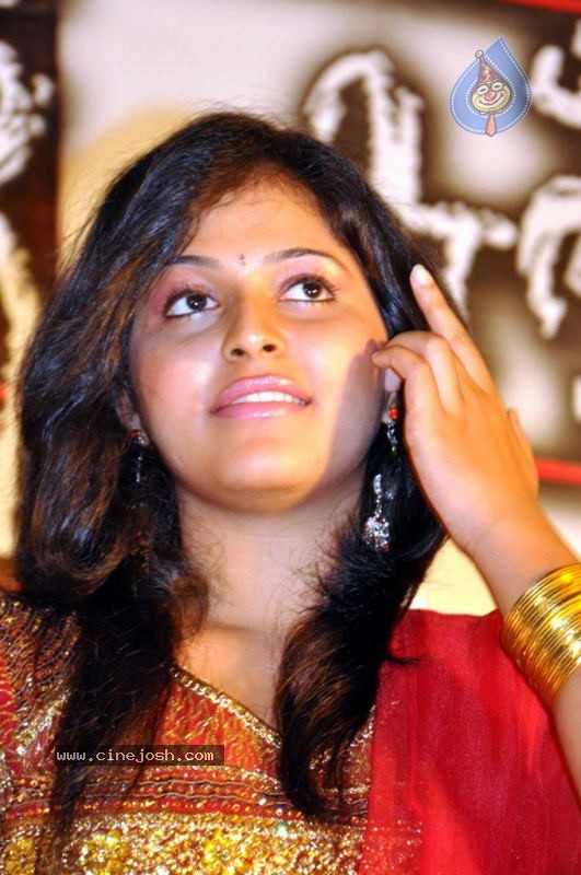 Anjali New Stills - 13 / 21 photos