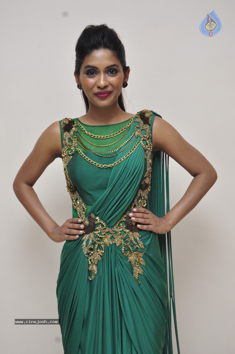 Anjali Patil Stills - 9 / 51 photos