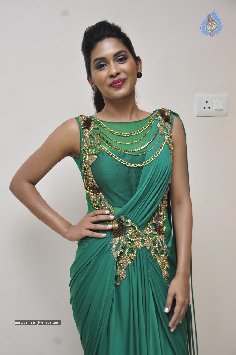 Anjali Patil Stills - 11 / 51 photos