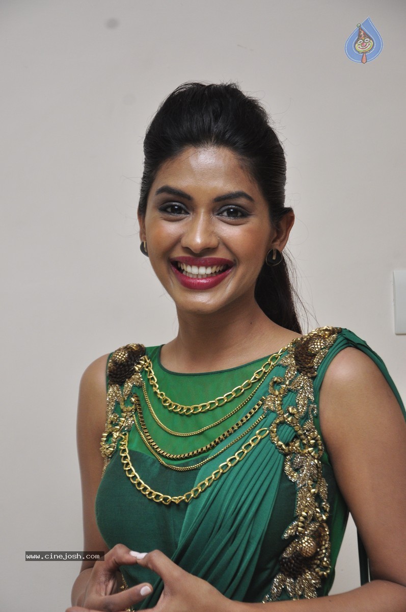 Anjali Patil Stills - 19 / 51 photos