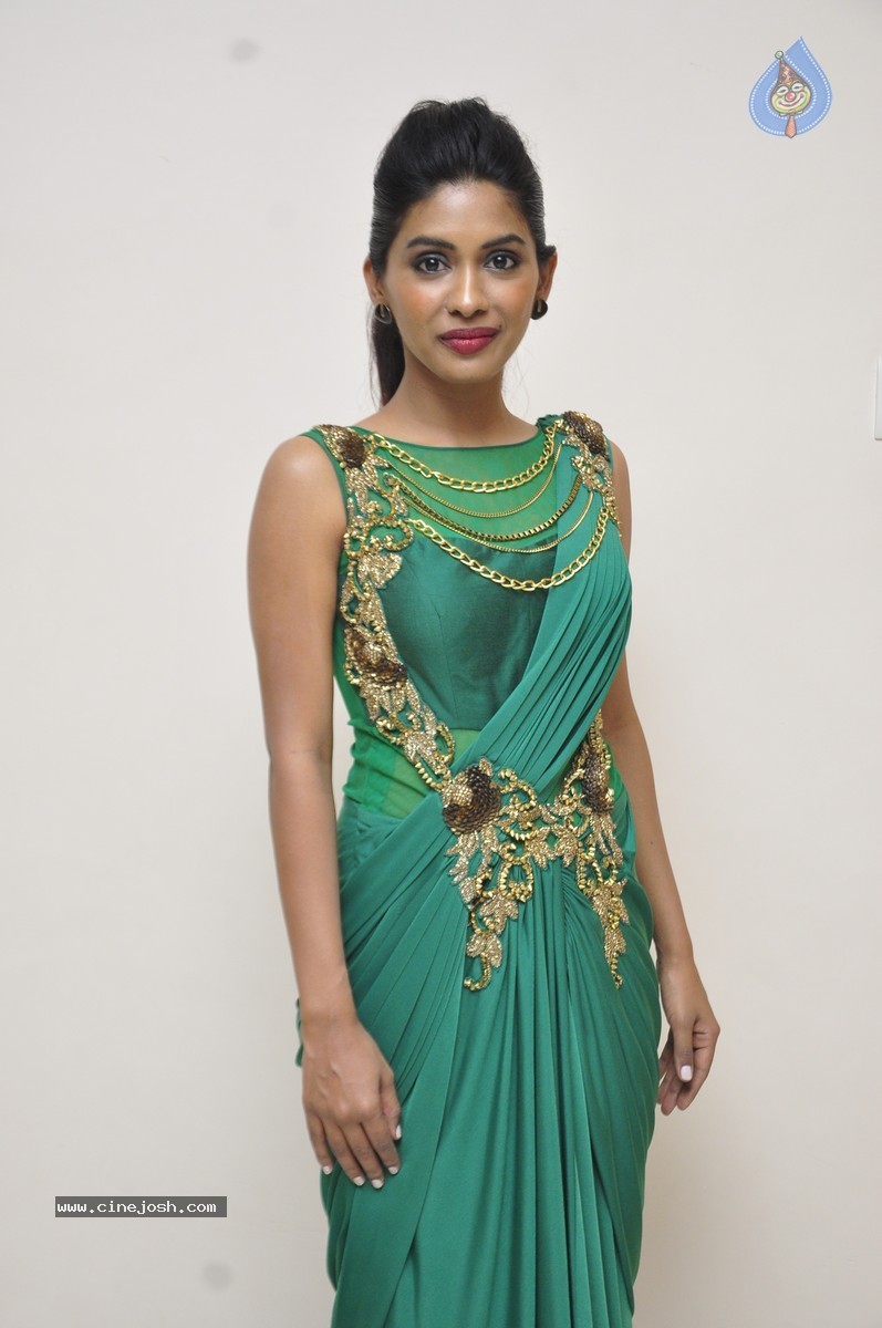 Anjali Patil Stills - 26 / 51 photos