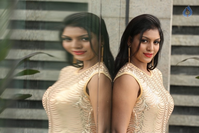 Anjali Sister Aradhya New Photos - 31 / 42 photos