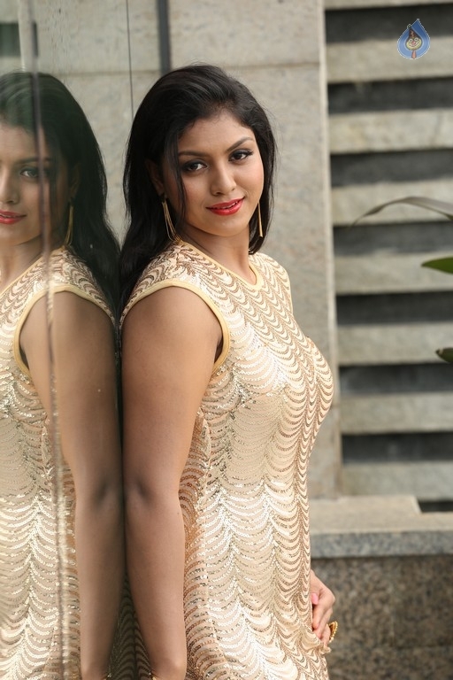 Anjali Sister Aradhya New Photos - 33 / 42 photos