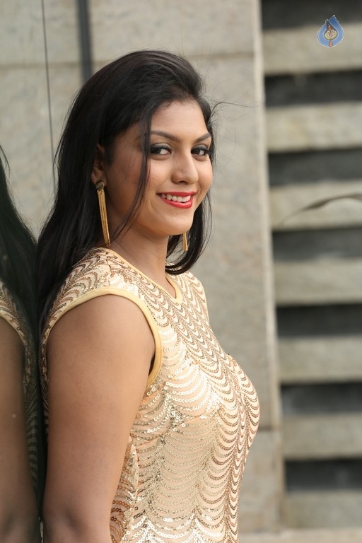 Anjali Sister Aradhya New Photos - 36 / 42 photos