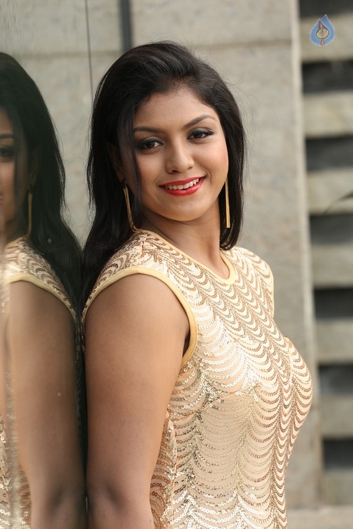 Anjali Sister Aradhya New Photos - 40 / 42 photos