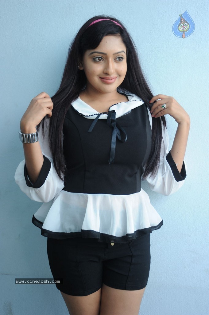 Anjana Deshpande Gallery - 22 / 79 photos