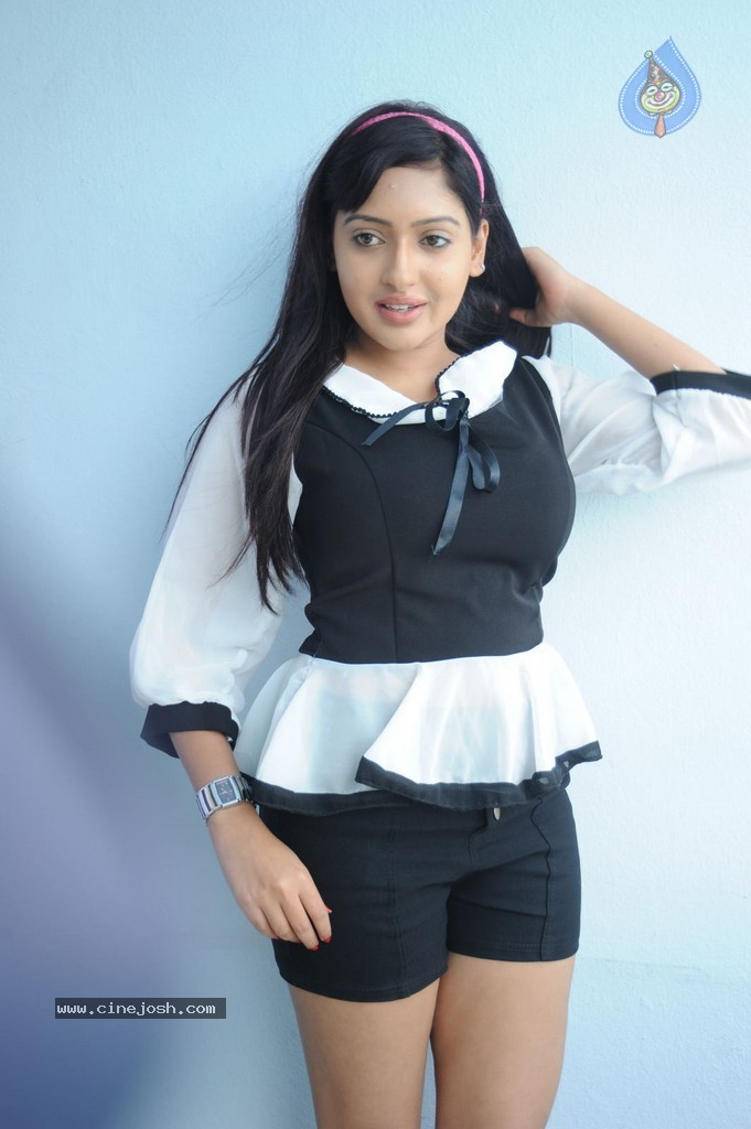Anjana Deshpande Gallery - 25 / 79 photos