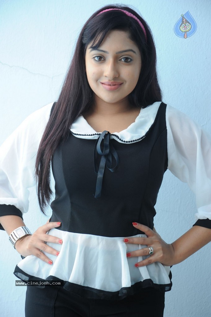 Anjana Deshpande Gallery - 36 / 79 photos