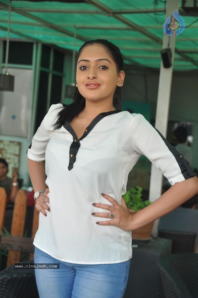 Anjana Deshpande Pics - 25 / 72 photos